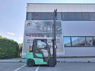 Four wheel front forklift Yale GLP30VX