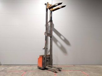 Pedestrian pallet stacker STILL EGV14