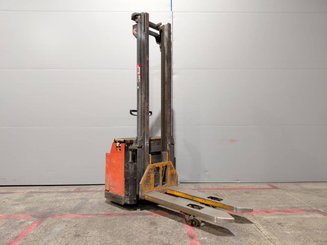 Pedestrian pallet stacker STILL EGV14
