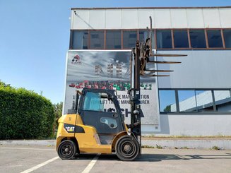 Four wheel front forklift Caterpillar DP40N - 9