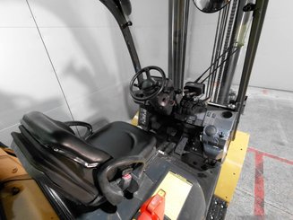 Four wheel front forklift Caterpillar GP40NTD