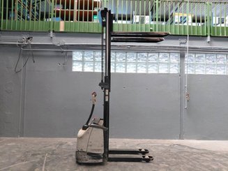 Pedestrian pallet stacker Crown WF3000 1.2 - 8