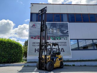 Four wheel front forklift Caterpillar GP30N