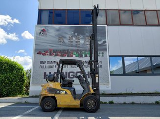 Four wheel front forklift Caterpillar GP30N