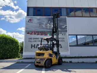 Four wheel front forklift Caterpillar GP30N