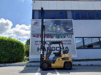 Four wheel front forklift Caterpillar GP30N