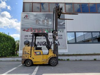 Four wheel front forklift Caterpillar GC40K