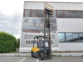 Four wheel front forklift TCM FD25T3