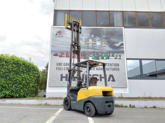 Four wheel front forklift TCM FD25T3