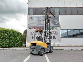 Four wheel front forklift TCM FD30T3
