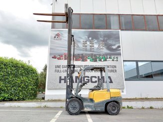 Four wheel front forklift TCM FD30T3