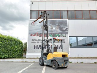 Four wheel front forklift TCM FD30T3