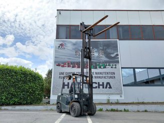 Four wheel front forklift TCM FD30T3