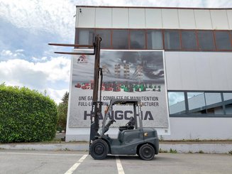 Four wheel front forklift TCM FD30T3