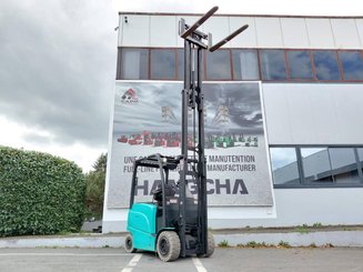 Four wheel front forklift Hyster J2.50XM