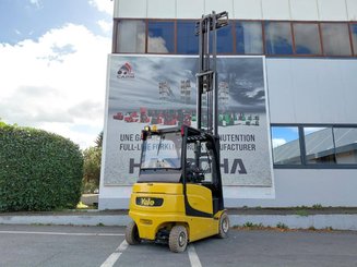 Four wheel front forklift Yale ERP25VL