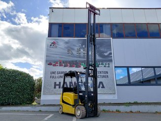 Four wheel front forklift Yale ERP25VL