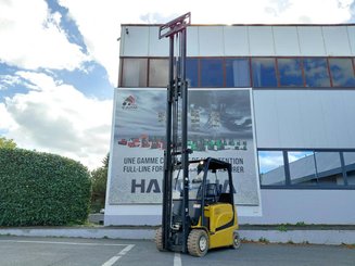Four wheel front forklift Yale ERP25VL