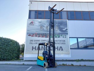 Three wheel front forklift Yale ERP18VTL