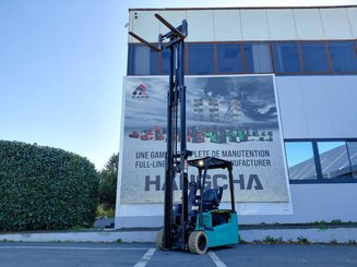 Three wheel front forklift Yale ERP18VTL