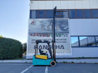 Three wheel front forklift Yale ERP18VTL