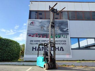 Three wheel front forklift Yale ERP18VTL