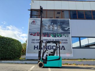 Three wheel front forklift Yale ERP18VTL