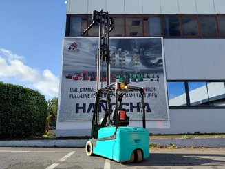 Three wheel front forklift Yale ERP18VTL