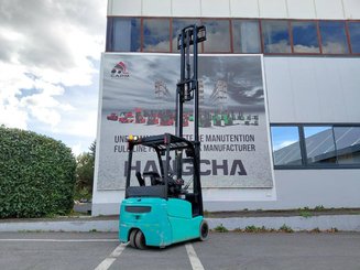 Three wheel front forklift Hyster J160XNT