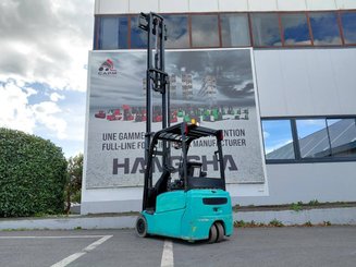Three wheel front forklift Hyster J160XNT