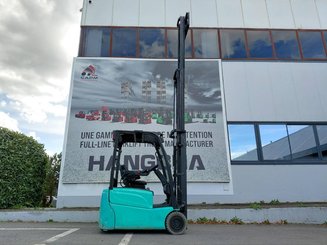 Three wheel front forklift Hyster J160XNT