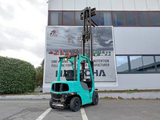 Four wheel front forklift Yale GDP25VX