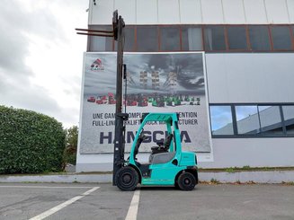 Four wheel front forklift Yale GDP25VX