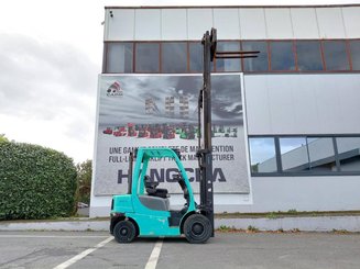 Four wheel front forklift Yale GDP25VX