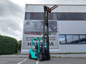 Four wheel front forklift Yale GDP25VX