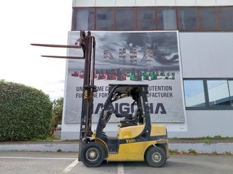 Four wheel front forklift Yale GDP25VX