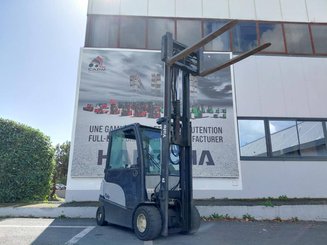 Four wheel front forklift Yale ERP30VL