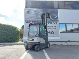 Four wheel front forklift Yale ERP30VL