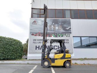 Four wheel front forklift Yale GLP25VX