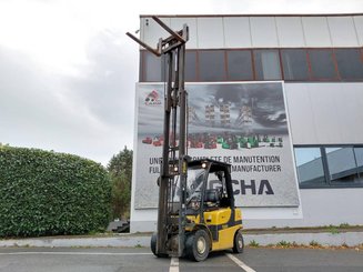 Four wheel front forklift Yale GLP25VX