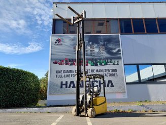 Three wheel front forklift Yale ERP18VTL