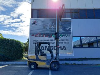 Four wheel front forklift Yale GDP35VX