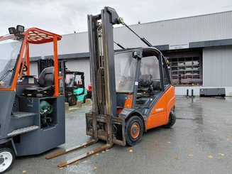 Four wheel front forklift Fenwick H30D