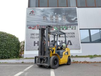 Four wheel front forklift Caterpillar GP25N - 1