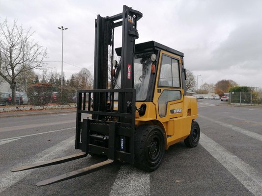 Four wheel front forklift Caterpillar GP40K - 1