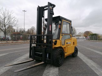 Four wheel front forklift Caterpillar GP40K - 1