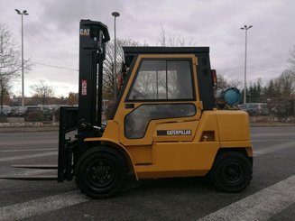 Four wheel front forklift Caterpillar GP40K - 4