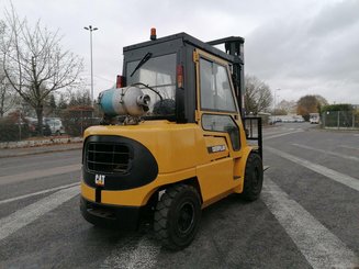 Four wheel front forklift Caterpillar GP40K - 2