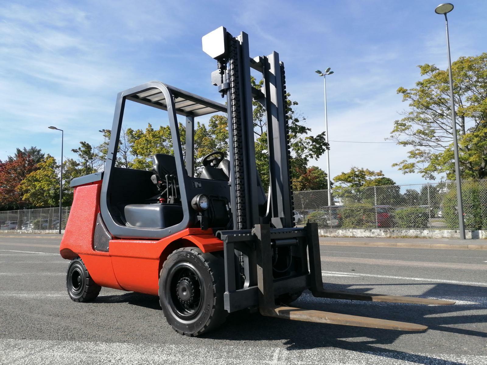 Four wheel counterbalanced forklift Fenwick E40P for sale at CAPM Europe