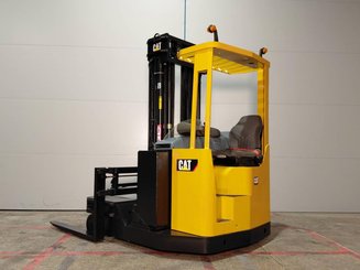 Multi-directional retractable mast reach truck Caterpillar NRM20K
